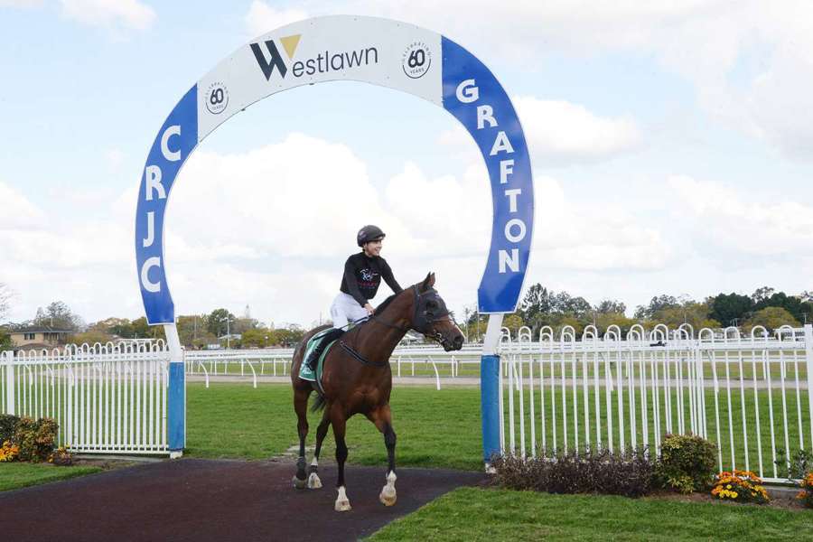 Fergusson-Smith makes winning return after injury layoff